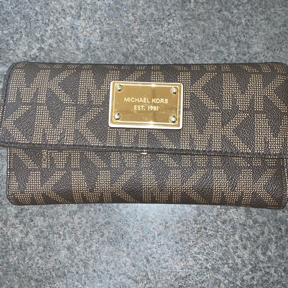 Michael Kors Wallet - Picture 1 of 3